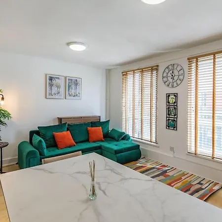 Central Spacious Winchester Duplex Sleeps 6 Exterior photo
