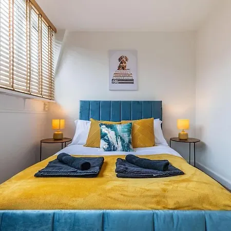 Central Spacious Winchester Duplex Sleeps 6 Exterior photo