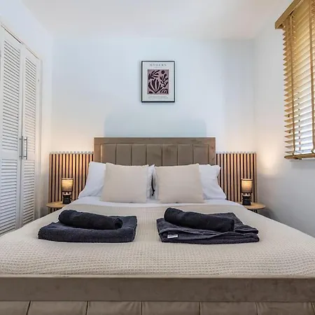 Central Spacious Winchester Duplex Sleeps 6 Exterior photo