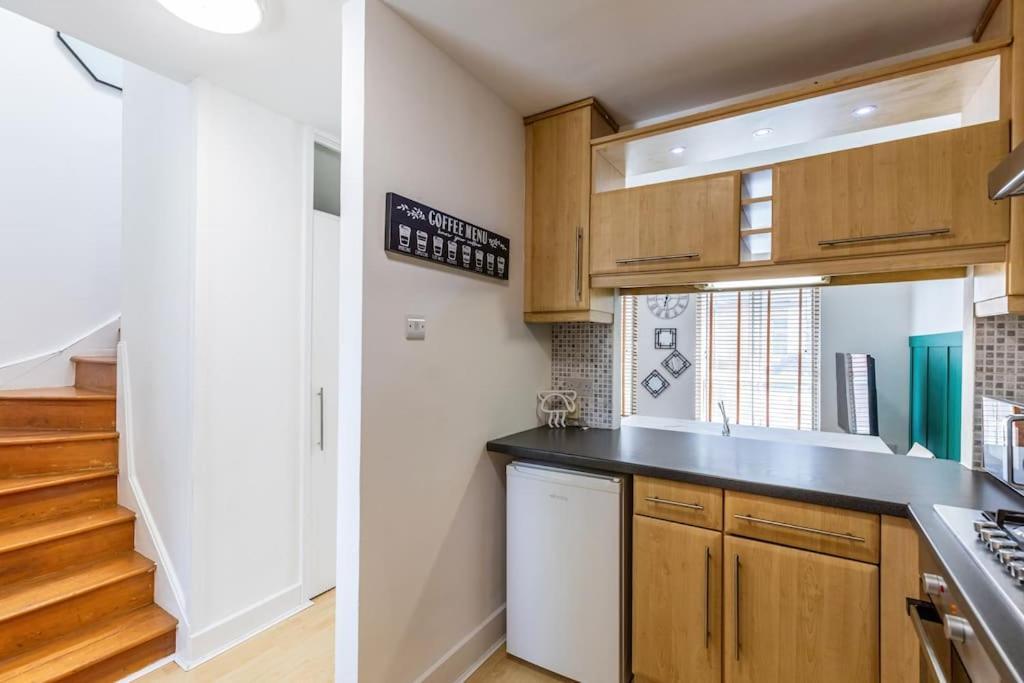 Spacious Duplex Sleeps 6 *