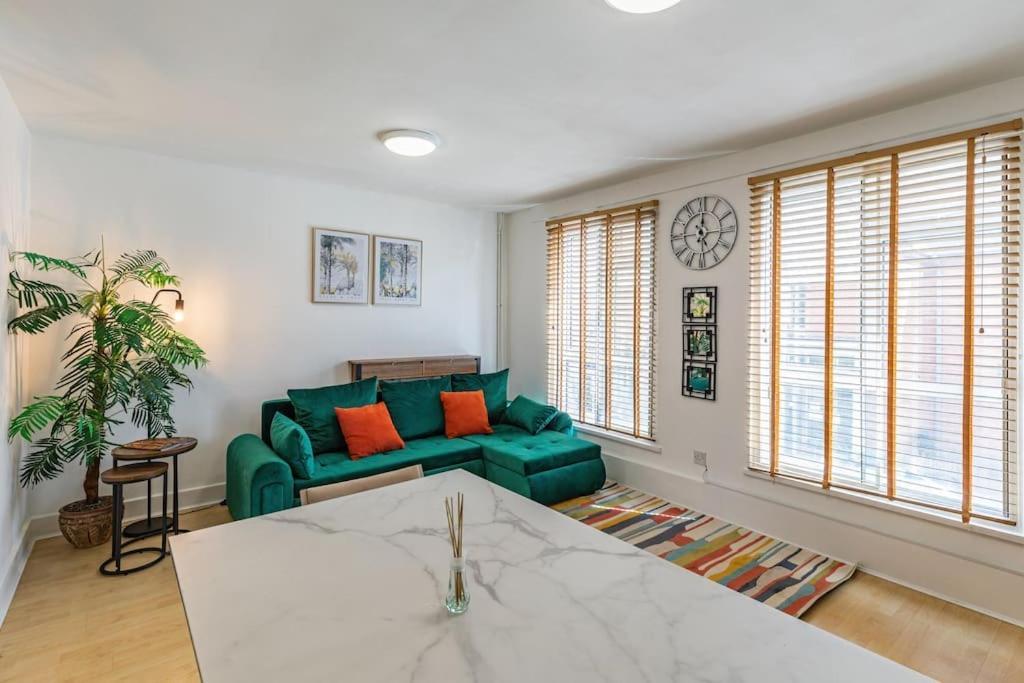 Apartment Spacious Duplex Sleeps 6 Winchester
